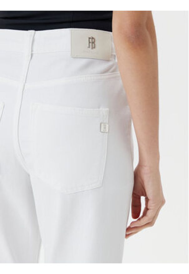 Fracomina Jeansy FP25SVD005W77001 Biały Carrot Fit. Kolor: biały