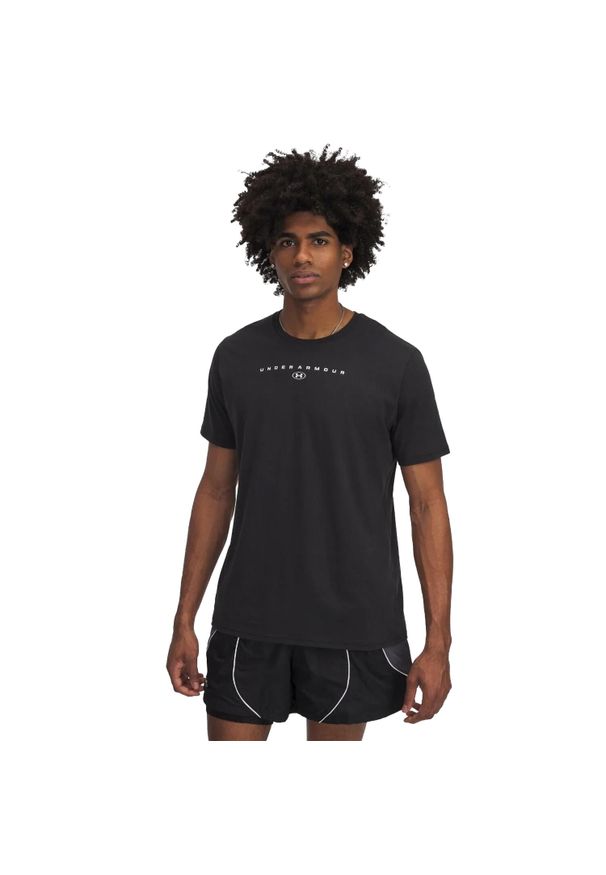 Under Armour - Męska Koszulka Z Krótkim Rękawem Stacked Logo. Kolor: czarny. Długość rękawa: krótki rękaw. Długość: krótkie. Sport: turystyka piesza