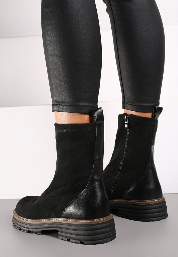 Born2be - Czarne Płaskie Botki z Kontrastową Wstawką Carievia. Okazja: na co dzień. Kolor: czarny. Styl: klasyczny, elegancki, casual