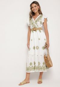 Born2be - Biało-Zielona Wiskozowa Sukienka z Paskiem w Ornamentny Wzór Nilorine. Okazja: na spacer, na co dzień. Kolor: zielony. Materiał: wiskoza. Typ sukienki: kopertowe. Styl: klasyczny, casual, elegancki #2