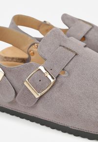 Born2be - Szare Sandały w Stylu Chodaków Ozdobione Klamrami Qyrraya. Okazja: na co dzień. Zapięcie: klamry. Kolor: szary. Materiał: jeans. Wzór: aplikacja. Sezon: lato. Styl: casual, elegancki #9