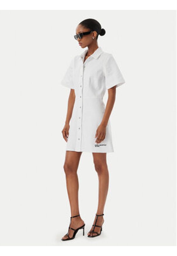 Karl Lagerfeld Jeans Sukienka jeansowa B2W13056 Biały Regular Fit. Kolor: biały. Materiał: bawełna