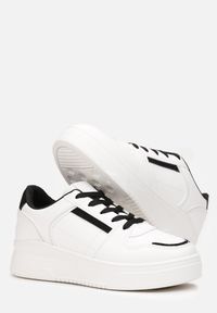 Born2be - Biało-Czarne Sneakersy Sznurowane na Grubej Podeszwie Meandedi. Wysokość cholewki: przed kostkę. Kolor: biały. Materiał: materiał. Szerokość cholewki: normalna. Wzór: aplikacja #3