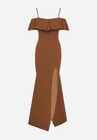 Born2be - Brązowa Sukienka z Odkrytymi Ramionami i Rozcięciem Zdobiona Falbanką Maranitia. Okazja: na imprezę. Kolor: brązowy. Długość rękawa: na ramiączkach. Wzór: aplikacja. Typ sukienki: z odkrytymi ramionami. Styl: elegancki #7