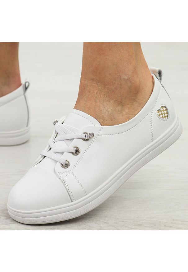 Białe skórzane półbuty damskie T.Sokolski W25-467. Okazja: na co dzień, na spacer. Kolor: biały. Materiał: skóra. Sezon: wiosna, lato, jesień. Styl: casual, klasyczny, elegancki