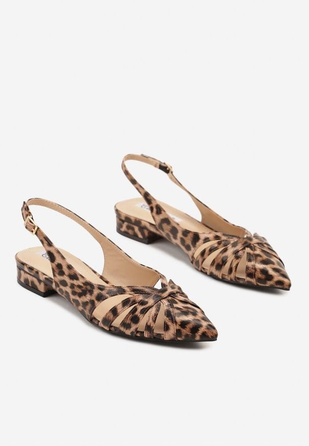 Renee - Panterkowe Sandały Typu Slingback Ozdobione Wycięciami Tenosea. Okazja: do pracy, na co dzień. Zapięcie: sprzączka. Materiał: skóra. Wzór: aplikacja. Styl: elegancki, casual, klasyczny