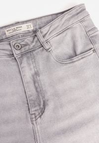 Renee - Szare Jeansy Flare High Waist z Bawełny Ginerial. Okazja: na co dzień. Stan: podwyższony. Kolor: szary. Styl: casual #2