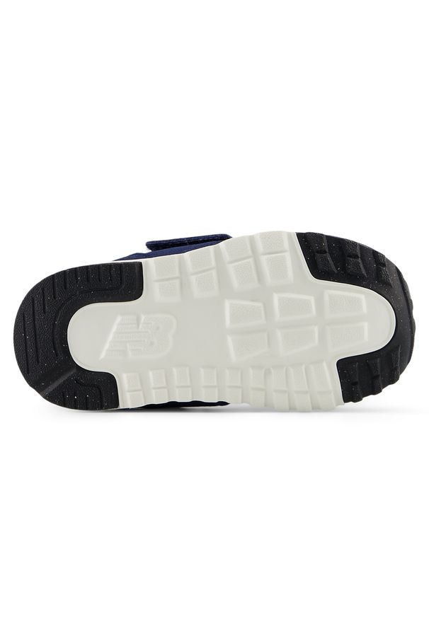 Buty niemowlęce New Balance NW574BCE – granatowe. Okazja: na co dzień. Zapięcie: rzepy. Kolor: niebieski. Materiał: guma, materiał, syntetyk. Szerokość cholewki: normalna. Model: New Balance 574. Sport: turystyka piesza