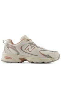 Buty unisex New Balance U530SMA - beżowe. Kolor: beżowy. Materiał: zamsz. Szerokość cholewki: normalna. Sezon: lato. Sport: turystyka piesza