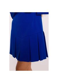 MOE - Elegancka krótka sukienka trapezowa z kontrafałdami chabrowa. Kolor: niebieski, brązowy. Długość rękawa: długi rękaw. Typ sukienki: trapezowe. Styl: elegancki. Długość: mini #6