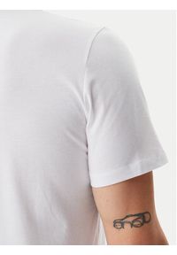 Calvin Klein Jeans T-Shirt LV040EM286 Biały Regular Fit. Kolor: biały. Materiał: bawełna #4