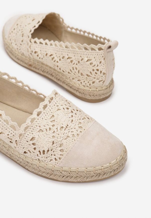 Renee - Beżowe Espadryle Vylixis. Nosek buta: okrągły. Zapięcie: bez zapięcia. Kolor: beżowy. Materiał: materiał. Szerokość cholewki: normalna. Wzór: aplikacja, ażurowy, haft, gładki. Sezon: lato