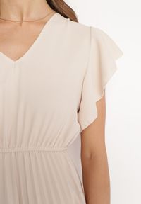 Born2be - Beżowa Plisowana Sukienka Maxi Rozkloszowana z Luźnymi Rękawkami Serahpine. Okazja: na co dzień, na imprezę, na spacer. Kolor: beżowy. Długość rękawa: krótki rękaw. Typ sukienki: proste. Styl: casual. Długość: maxi
