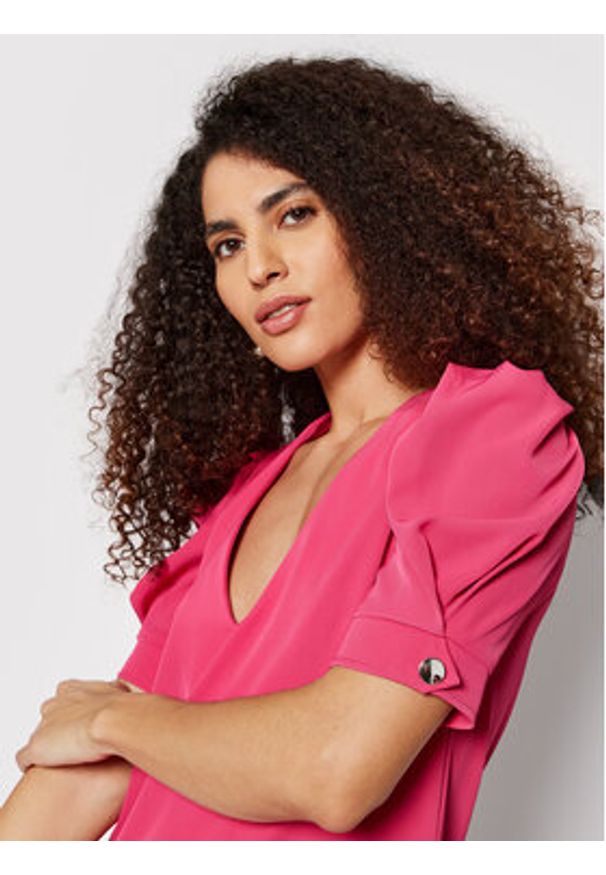 Silvian Heach Sukienka codzienna PGP22250VE Różowy Regular Fit. Okazja: na co dzień. Kolor: różowy. Materiał: syntetyk. Typ sukienki: proste. Styl: casual