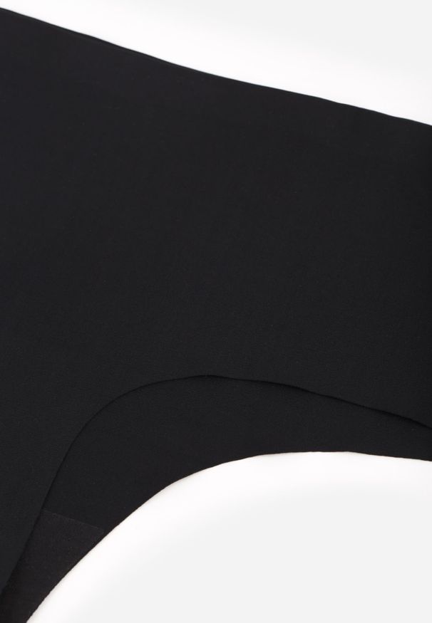 Renee - Czarne Majtki Stringi High Waist o Bezszwowym Wykończeniu Oreasa. Stan: podwyższony. Kolor: czarny. Wzór: gładki