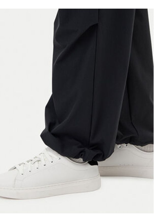 Champion Spodnie dresowe 117977 Czarny Loose Fit. Kolor: czarny. Materiał: syntetyk