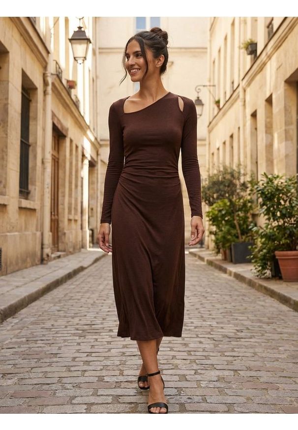 Sinsay - Sukienka maxi z asymetrycznym dekoltem - brązowy. Kolor: brązowy. Typ sukienki: asymetryczne. Długość: maxi