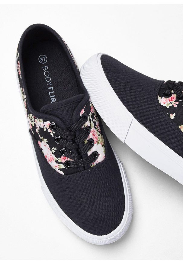 bonprix - Sneakersy z bawełnianego płótna. Kolor: czarny. Materiał: bawełna. Wzór: kwiaty