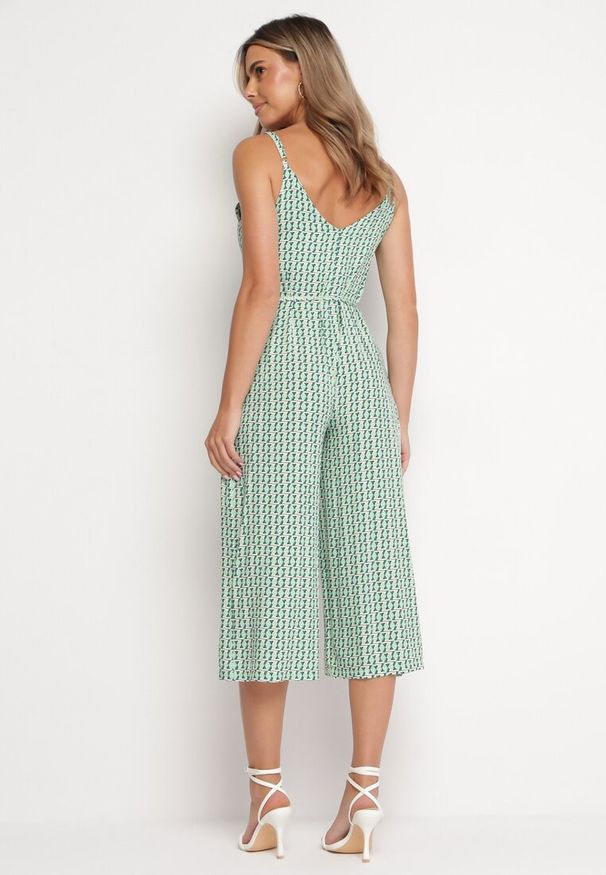 Born2be - Jasnozielony Kombinezon o Długości 3/4 na Ramiączkach Bellacina. Kolor: zielony. Długość rękawa: na ramiączkach