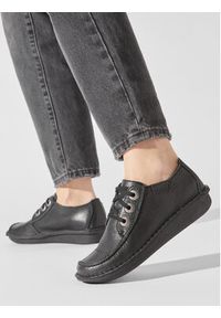 Clarks Półbuty Funny Dream 203066394 Czarny. Kolor: czarny. Materiał: skóra