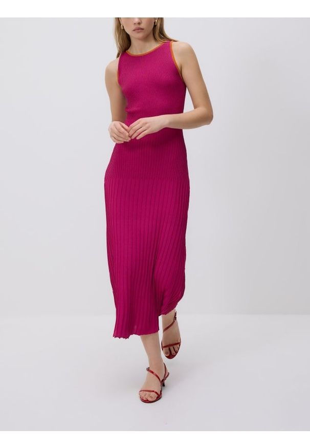 Reserved - Sukienka z metalizowaną nitką - fuksja. Kolor: różowy. Materiał: dzianina, wiskoza