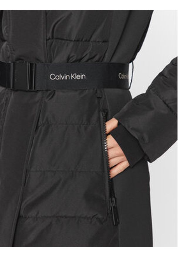 Calvin Klein Kurtka zimowa K20K206977 Czarny Regular Fit. Kolor: czarny. Materiał: syntetyk. Sezon: zima
