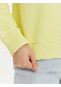 Tommy Jeans Bluza Badge DW0DW17325 Żółty Regular Fit. Kolor: żółty. Materiał: bawełna