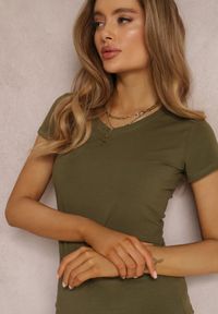 Renee - Ciemnozielony T-shirt Adranna. Kolor: zielony. Materiał: bawełna, dzianina. Długość rękawa: krótki rękaw. Długość: krótkie #3