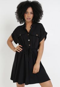 Born2be - Czarna Sukienka Priaphelous. Kolor: czarny. Materiał: tkanina, bawełna. Długość rękawa: krótki rękaw. Wzór: aplikacja. Typ sukienki: rozkloszowane, koszulowe. Długość: mini #1
