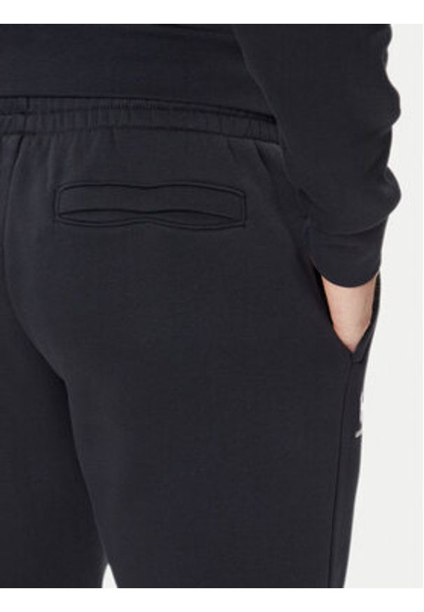 Under Armour Spodnie dresowe UA Essential Fleece Jogger 1373882 Czarny Regular Fit. Kolor: czarny. Materiał: bawełna