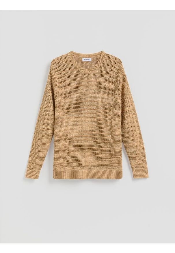 Reserved - Ażurowy sweter - warm olive. Materiał: wiskoza, dzianina. Wzór: ażurowy