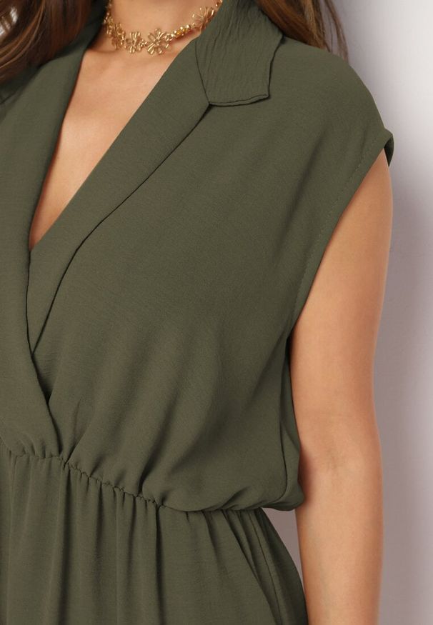 Born2be - Ciemnozielony Kombinezon z Nakładkowym Dekoltem i Gumką w Talii Nansaliah. Kolor: zielony