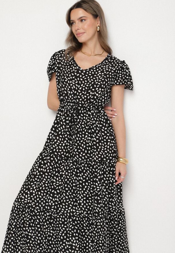 Born2be - Czarna Sukienka z Bawełną i Geometrycznym Wzorem Lunavella. Okazja: na co dzień, na spacer. Kolor: czarny. Materiał: bawełna. Wzór: geometria. Sezon: lato. Typ sukienki: proste. Styl: casual, elegancki