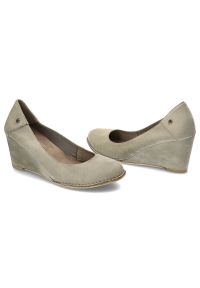 Szare Czółenka Lemar Eleganckie Skórzane Buty. Zapięcie: bez zapięcia. Kolor: szary. Materiał: skóra. Szerokość cholewki: normalna. Wzór: motyw zwierzęcy, nadruk. Obcas: na koturnie. Styl: elegancki. Wysokość obcasa: średni #7