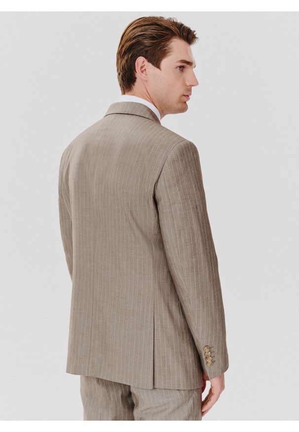 Pako Lorente - PAKO LORENTE – Beżowa marynarka garniturowa w prążki. Kolor: beżowy. Materiał: poliester, wiskoza. Wzór: prążki