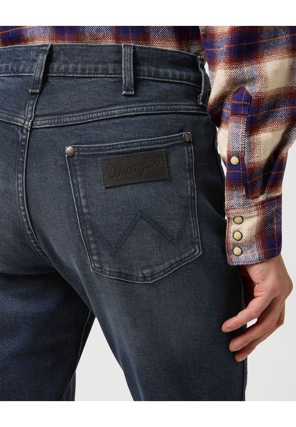 Wrangler - MESKIE SPODNIE WRANGLER GREENSBORO OCEAN STORM 112370847