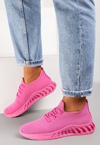Renee - Różowe Buty Sportowe Artous. Nosek buta: okrągły. Kolor: różowy. Materiał: materiał. Szerokość cholewki: normalna. Wzór: aplikacja. Sport: bieganie, taniec