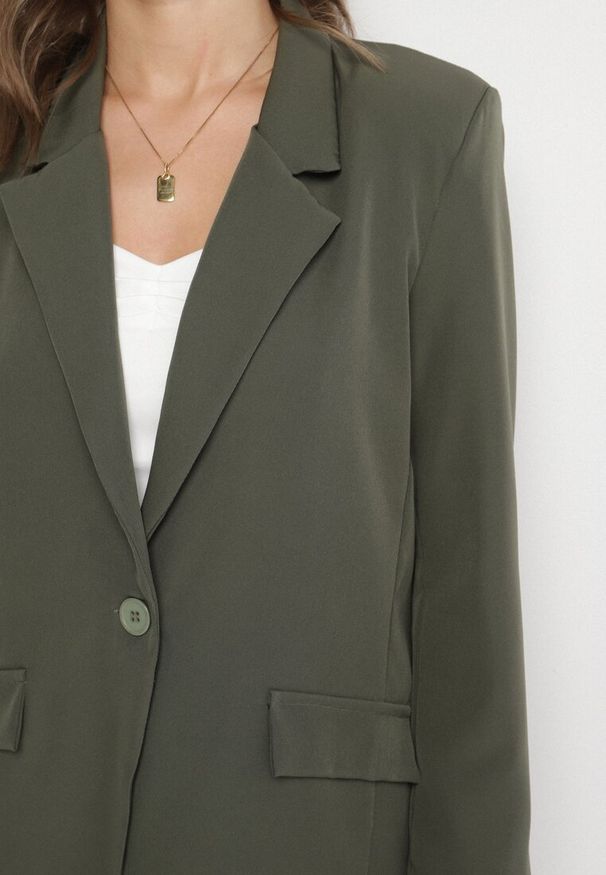 Born2be - Ciemnozielona Jednorzędowa Marynarka o Pudełkowym Kroju Selluria. Okazja: na co dzień. Kolor: zielony. Materiał: jeans. Sezon: jesień, wiosna. Styl: elegancki, casual