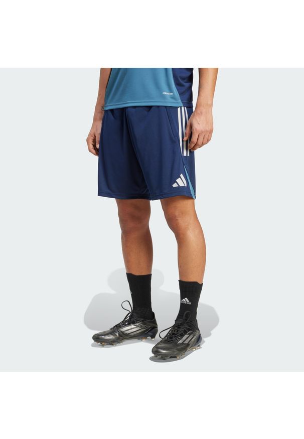 Adidas - Szorty Arsenal Tiro 25 Competition Training. Kolor: niebieski. Sport: fitness, piłka nożna