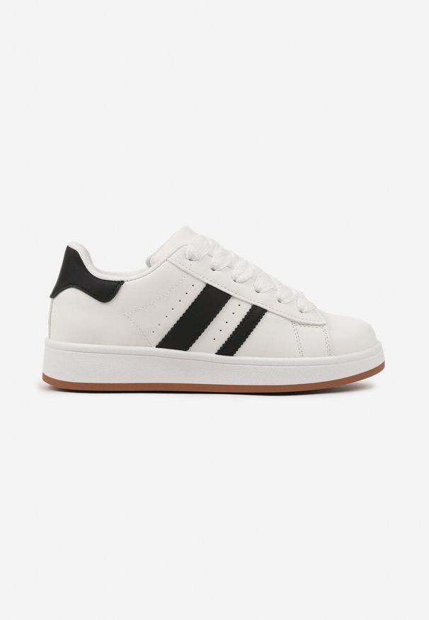 Born2be - Białe Sneakersy z Ozdobnymi Naszywkami z Boku Galdexis. Okazja: na co dzień. Kolor: biały. Materiał: jeans. Wzór: aplikacja
