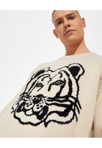 Kenzo - KENZO - Wełniany sweter z tygrysem. Kolor: beżowy. Materiał: wełna. Długość rękawa: długi rękaw. Długość: długie