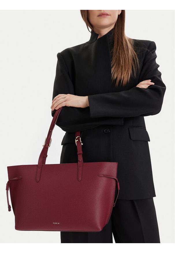 Furla Torebka Ava M WB02069 BX4329 CN 4617S Czerwony. Kolor: czerwony. Materiał: skórzane