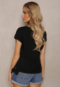 Renee - Czarny Bawełniany T-shirt z Nadrukiem i Ozdobnym Wiązaniem na Dole Baxena. Okazja: do pracy, na co dzień. Kolor: czarny. Materiał: bawełna. Wzór: nadruk. Styl: casual, elegancki #5