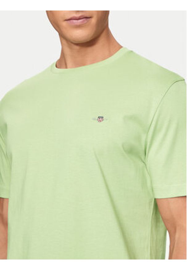 GANT - Gant T-Shirt Shield 2003184 Zielony Regular Fit. Kolor: zielony. Materiał: bawełna