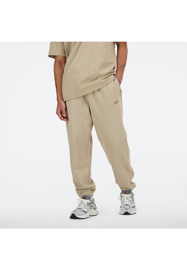 Spodnie męskie New Balance MP41508SOT – beżowe. Kolor: beżowy. Materiał: tkanina, bawełna, dresówka