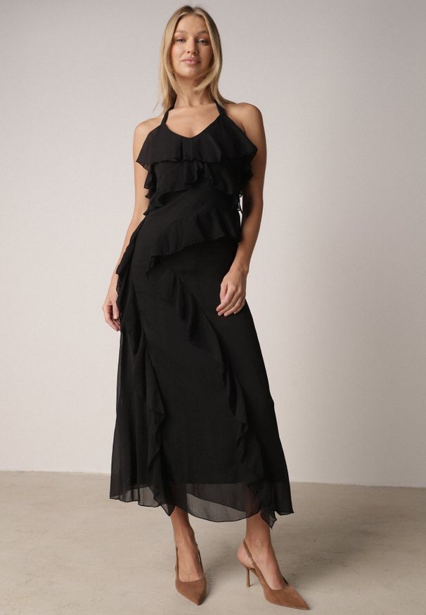 Born2be - Czarna Koktajlowa Sukienka Taliowana z Falbankami Wiązana na Szyi Demeina. Okazja: na co dzień. Typ kołnierza: kołnierz z falbankami. Kolor: czarny. Materiał: poliester. Typ sukienki: proste. Styl: wizytowy