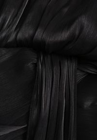 Renee - Czarna Rozkloszowana Sukienka Wieczorowa z Szyfonowej Tkaniny Amanna. Kolor: czarny. Materiał: tkanina, szyfon. Wzór: gładki, aplikacja. Typ sukienki: rozkloszowane. Styl: wizytowy #7