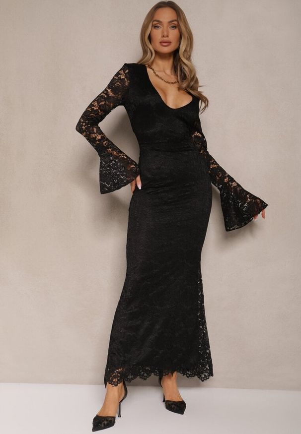 Renee - Czarna Dopasowana Sukienka Zdobiona Koronką z Rozszerzanym Dołem Hannalis. Okazja: na imprezę. Kolor: czarny. Materiał: koronka. Wzór: koronka, aplikacja. Typ sukienki: dopasowane. Styl: elegancki