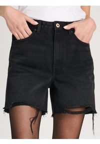 Sinsay - Szorty bermudy jeansowe z przetarciami - czarny. Kolor: czarny. Materiał: jeans
