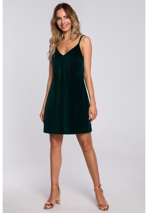e-margeritka - Sukienka welurowa trapezowa mini zielona - s. Kolor: zielony. Materiał: welur. Długość rękawa: na ramiączkach. Typ sukienki: trapezowe. Styl: elegancki. Długość: mini